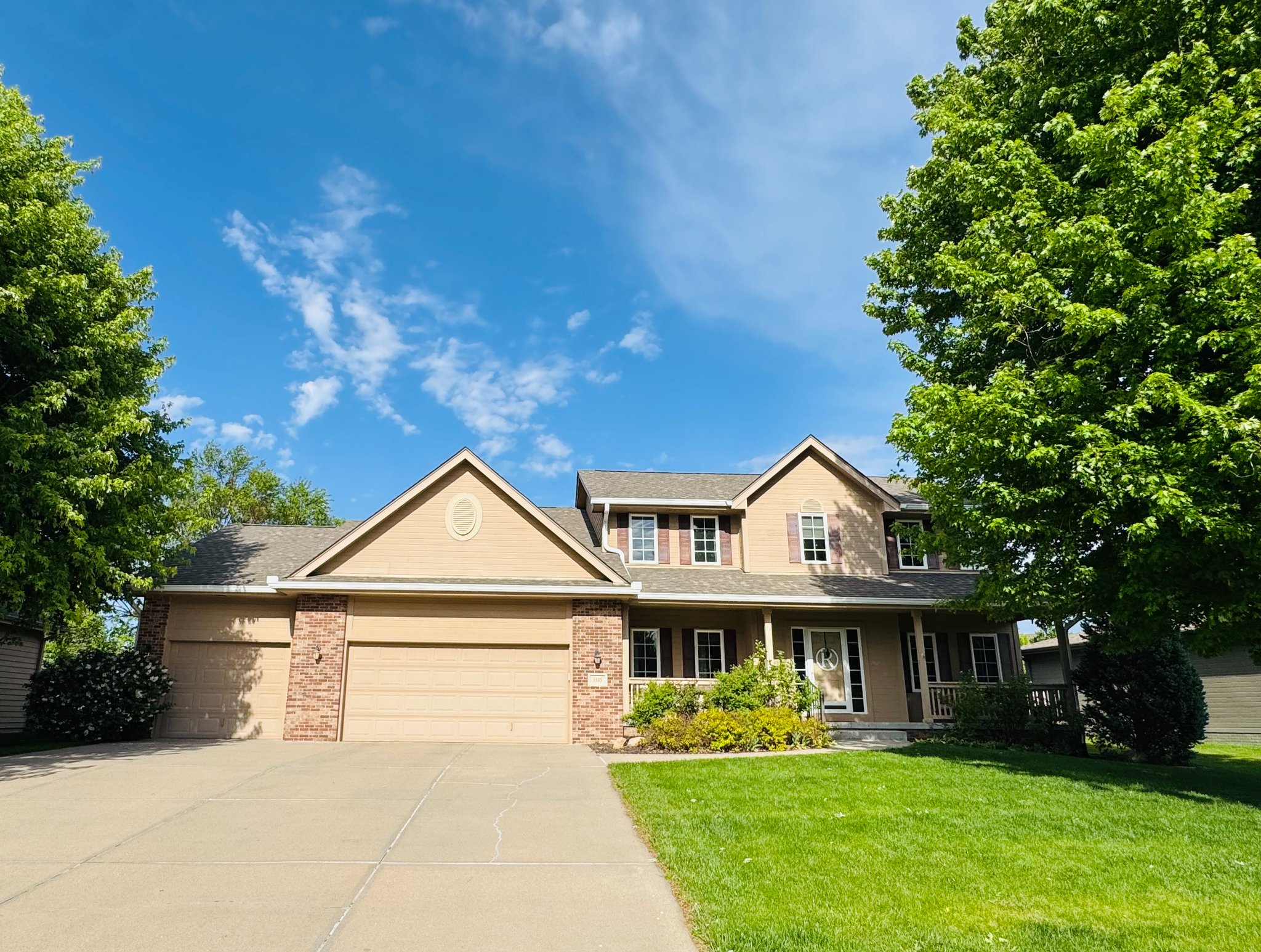 Omaha House: 5535 N 153rd St