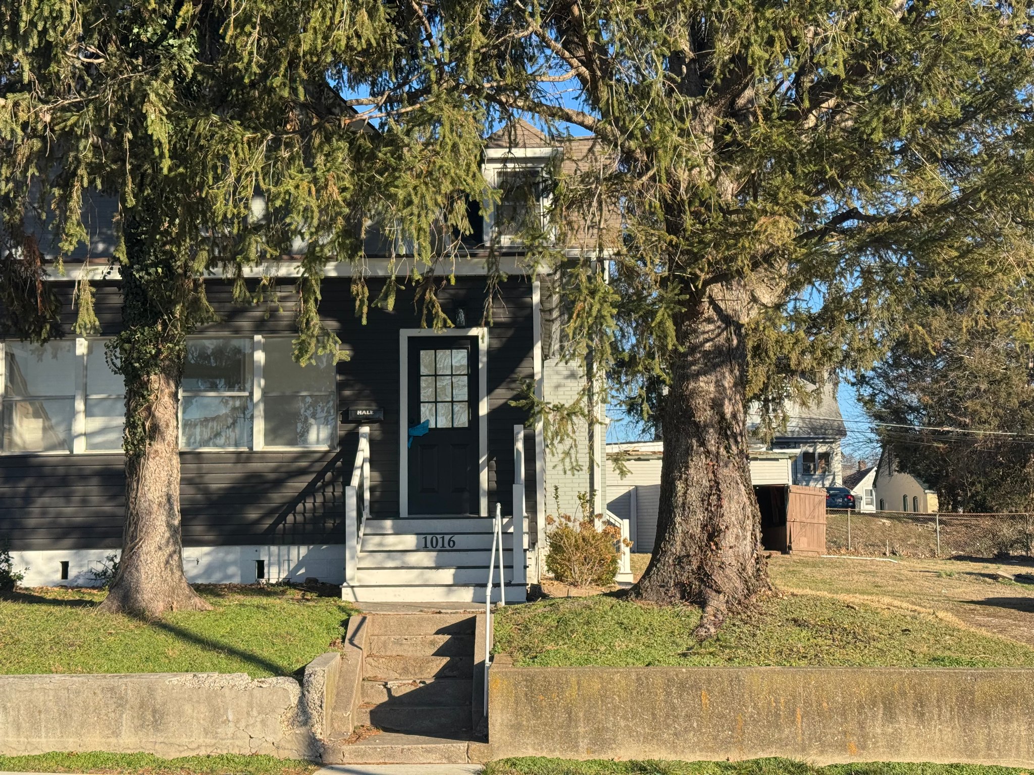 Belleville House: 1016 S Church St
