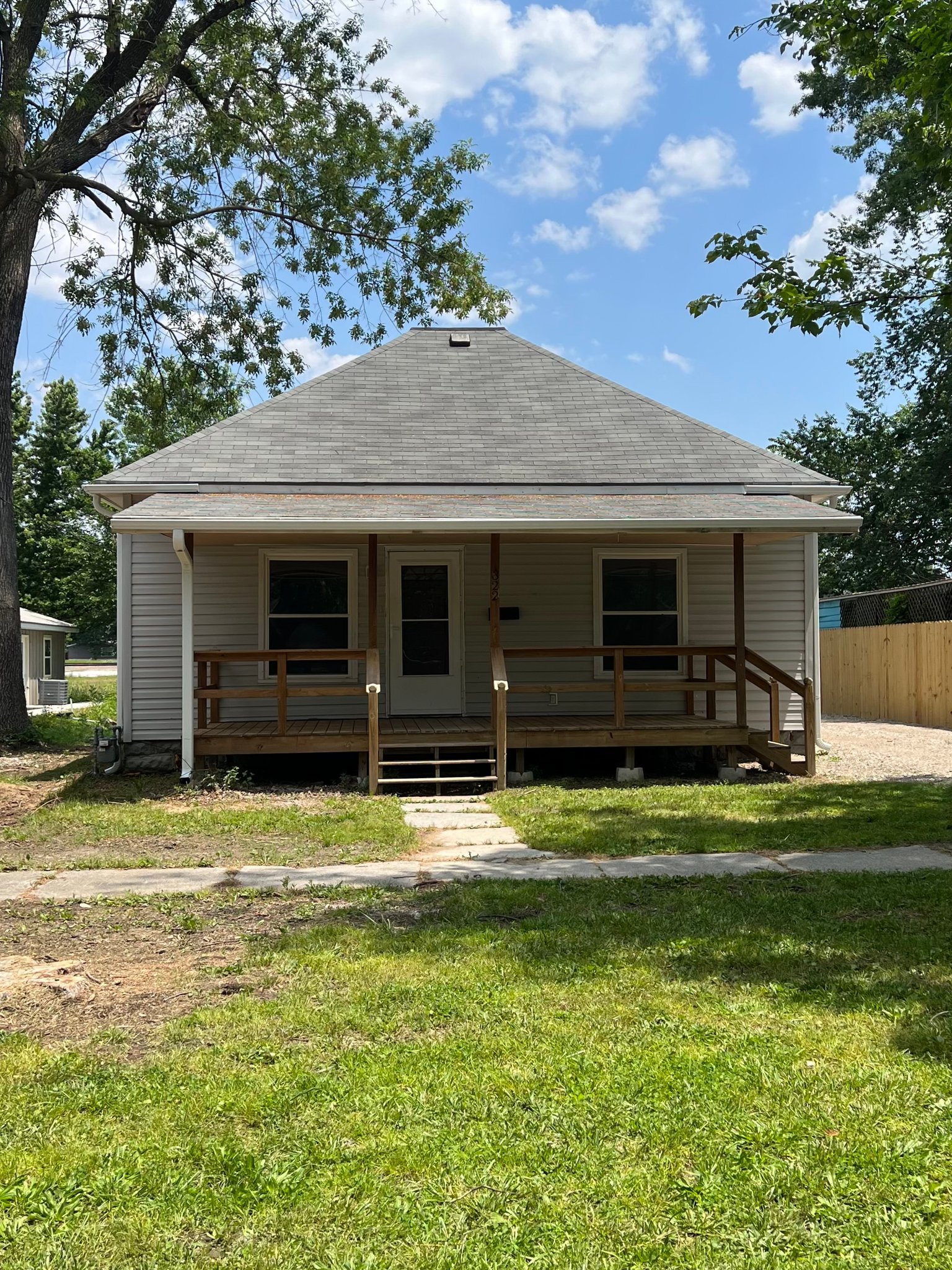 Columbus House: 322 N Delaware Ave