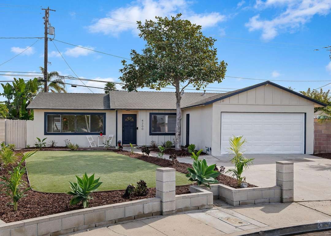 Oxnard House: 4200 S A St