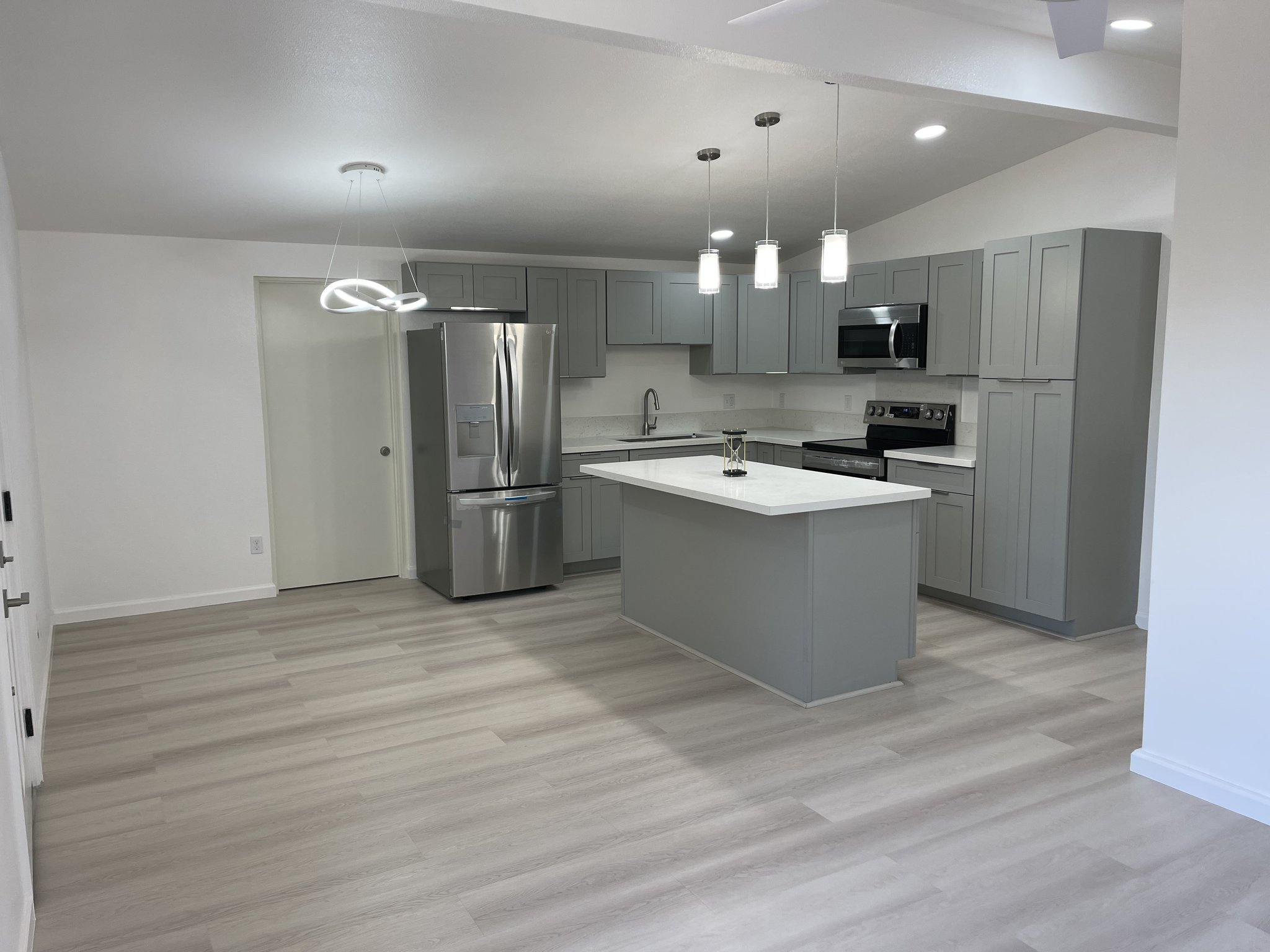 Mililani House: 95-304 Waipuolo Pl.