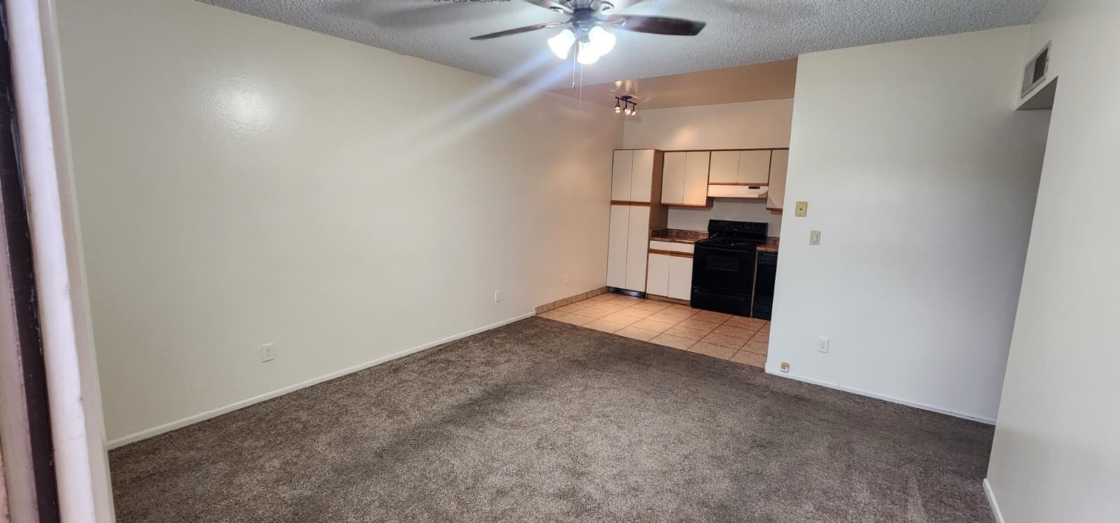Mesa Multiplex: 1041 N Mesa Dr - E Frost Cir