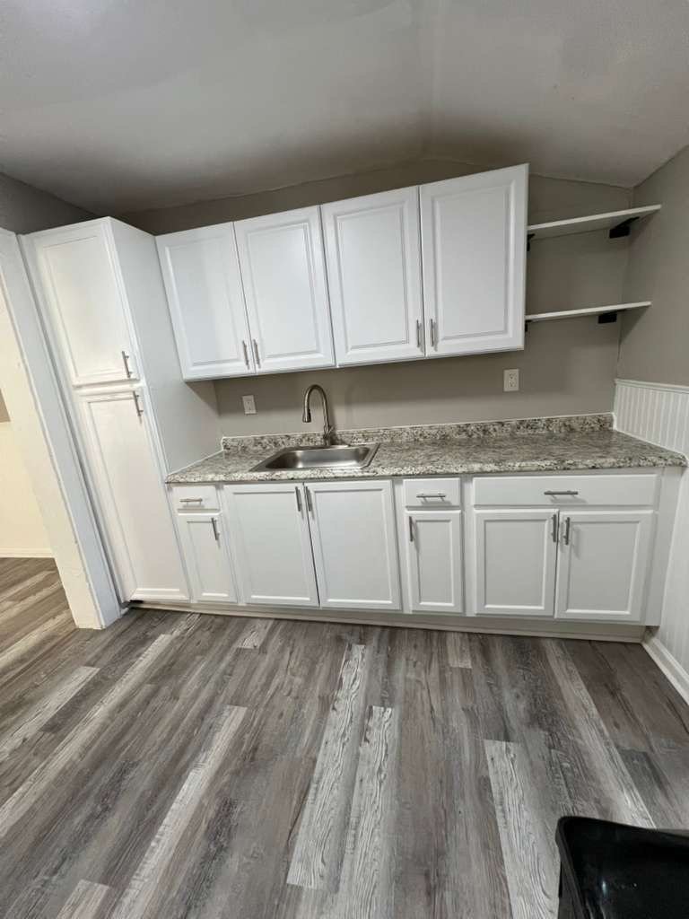 Penns Grove Apartment: 325 N Broad St