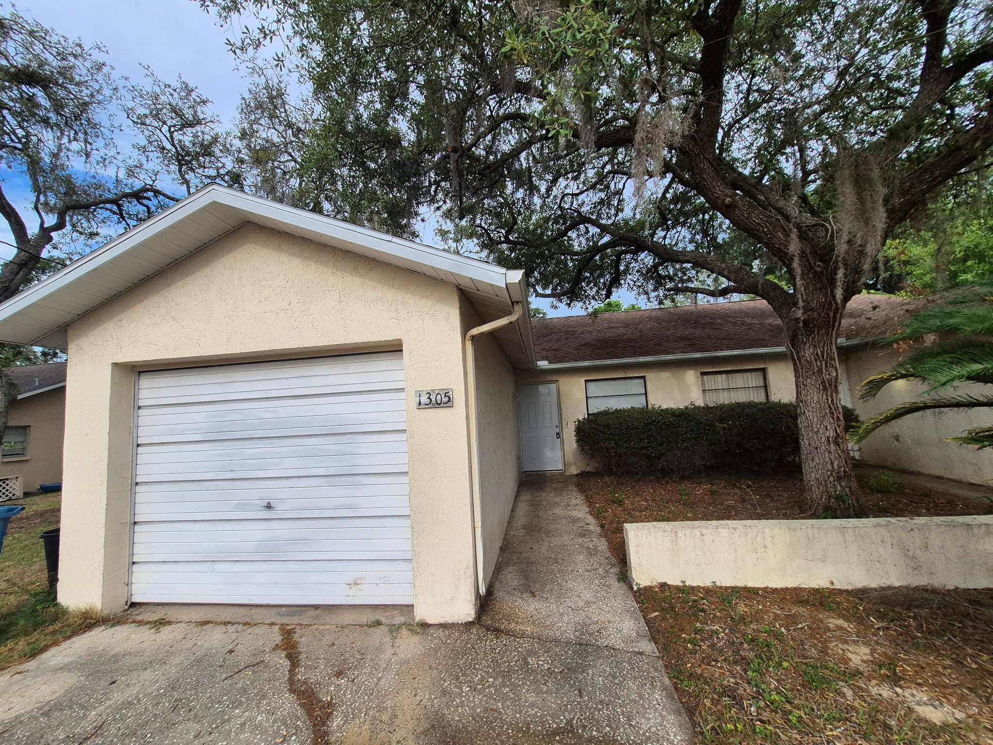 Spring Hill Apartment: 1305 Markham Ave