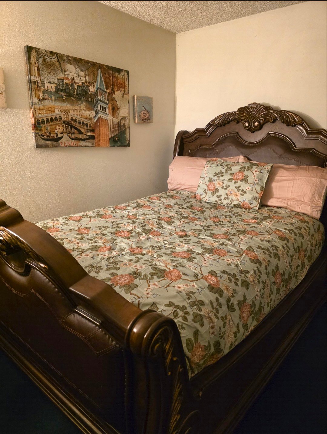Tustin House: 1 Danberry Circle