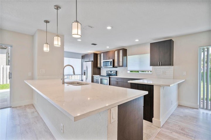 Parkland House: 7701 NW 61st Terrace