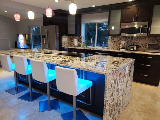 Coconut Creek House: 801 NW 49th Way