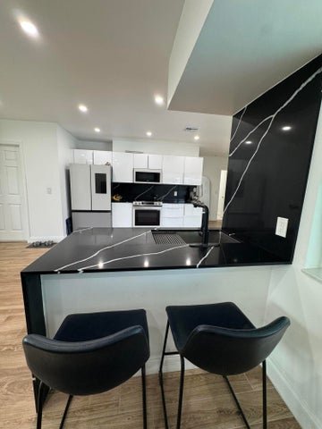 Boca Raton House: 400 SW 9th Avenue