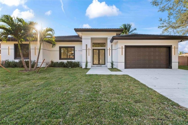 Coconut Creek House: 621 NW 42nd Avenue