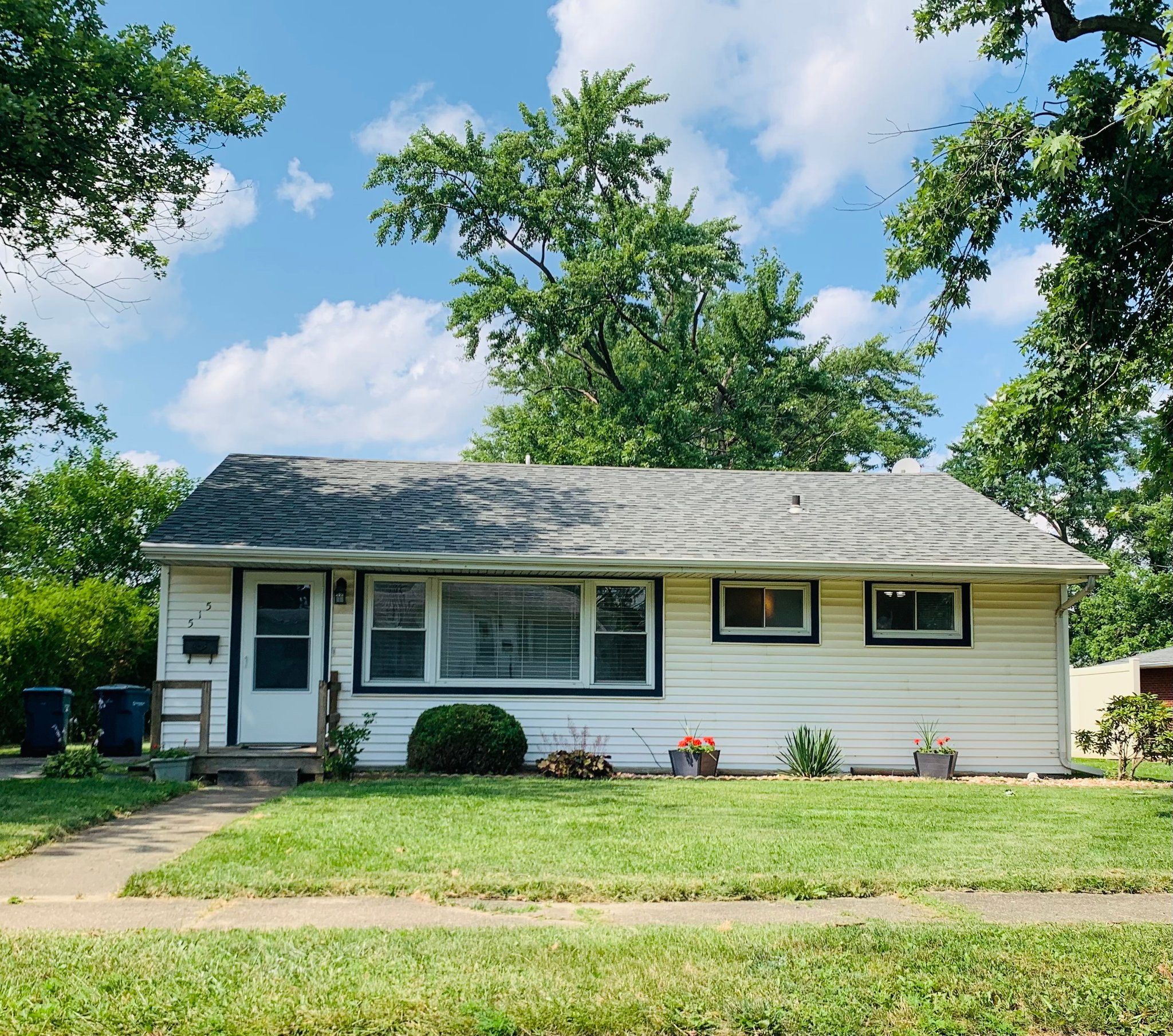 Dyer House: 515 212th Pl
