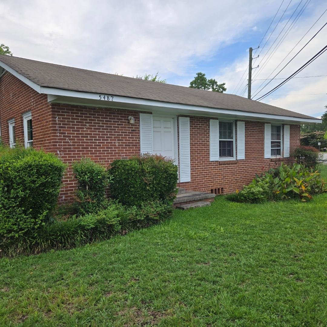 Macon House: 5487 Bloomfield Rd