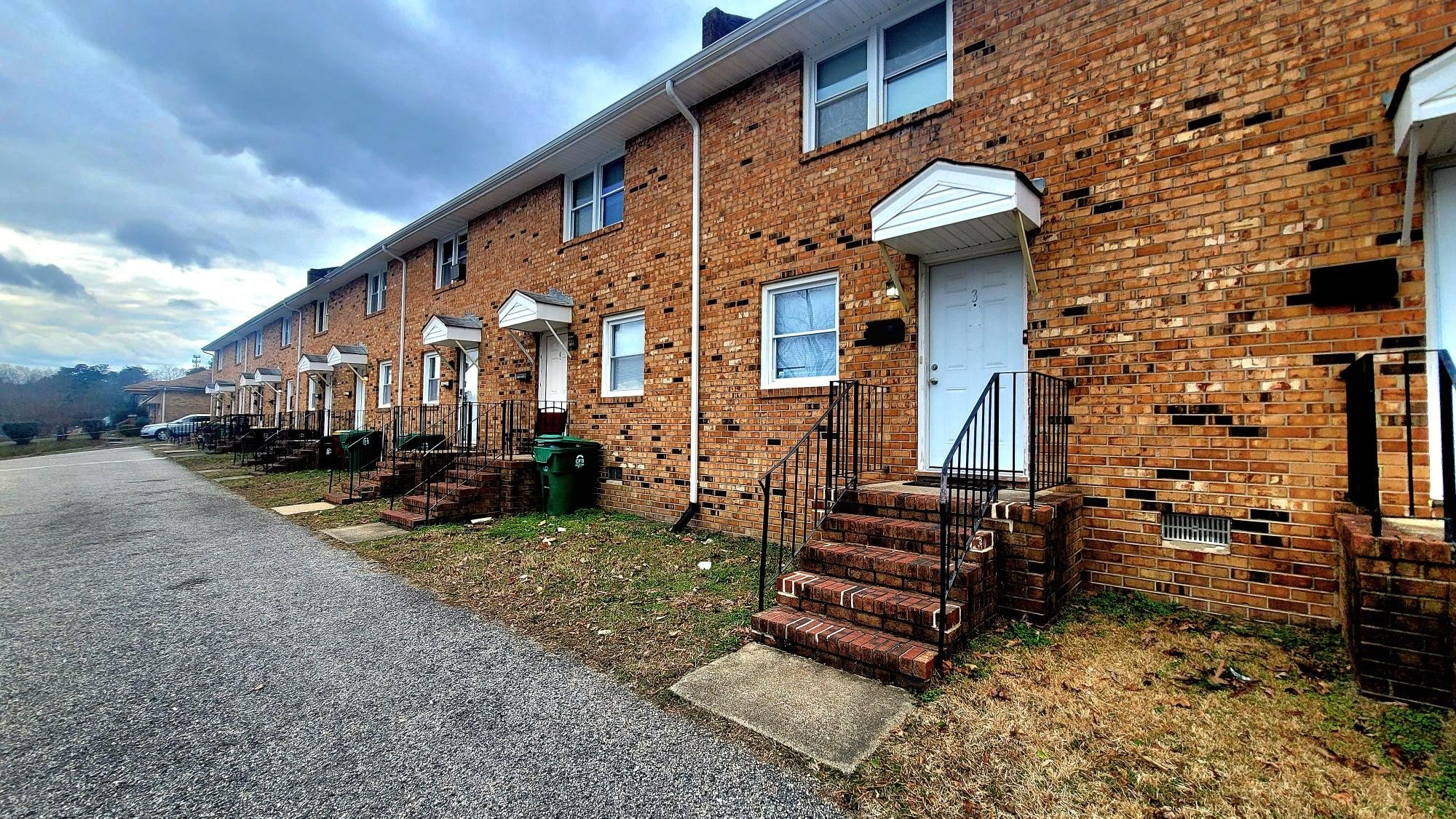 Petersburg Townhome: 1516 W Clara St