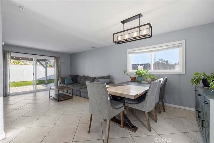 Simi Valley House: 2178 Cheam Ave