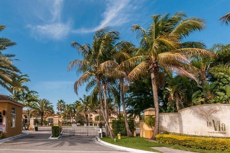 Pembroke Pines Condo: 9615 NW 1st Ct
