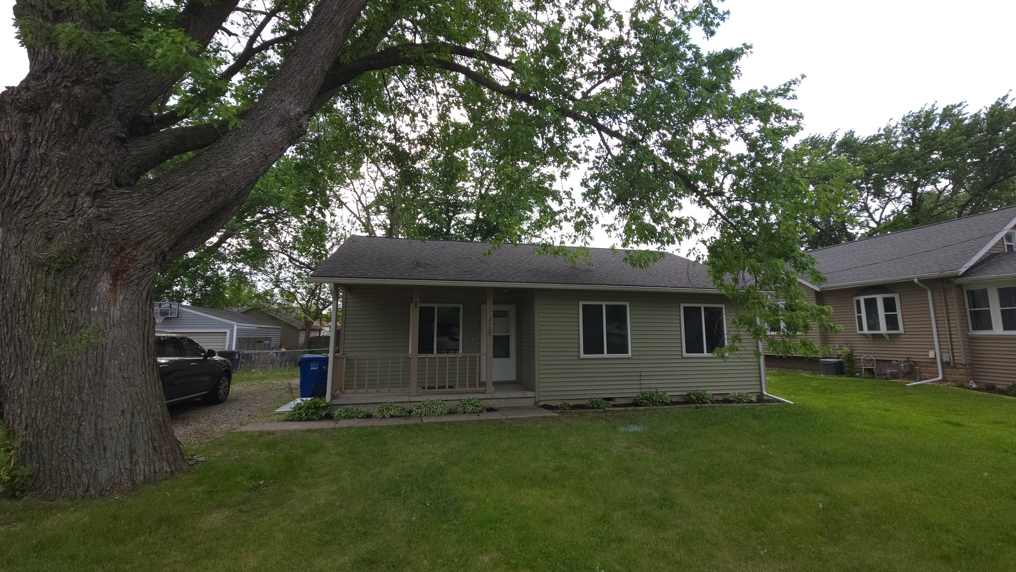 Moline House: 2125 44th st