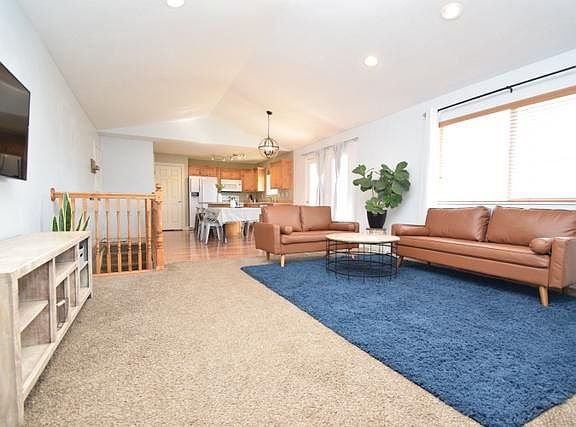 Syracuse House: 1535 W 2750 S
