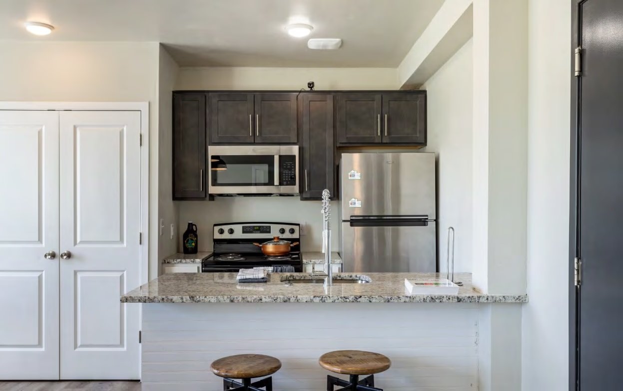 Detroit Apartment: 1800 West Bethune Street,