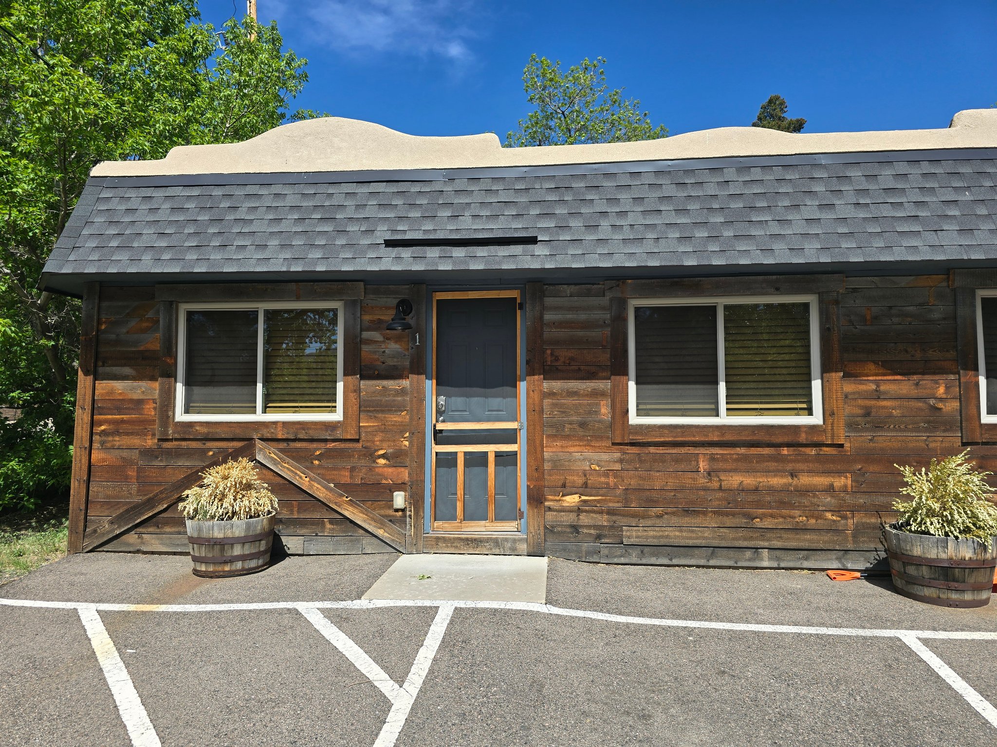Golden Apartment: 403 23rd St.