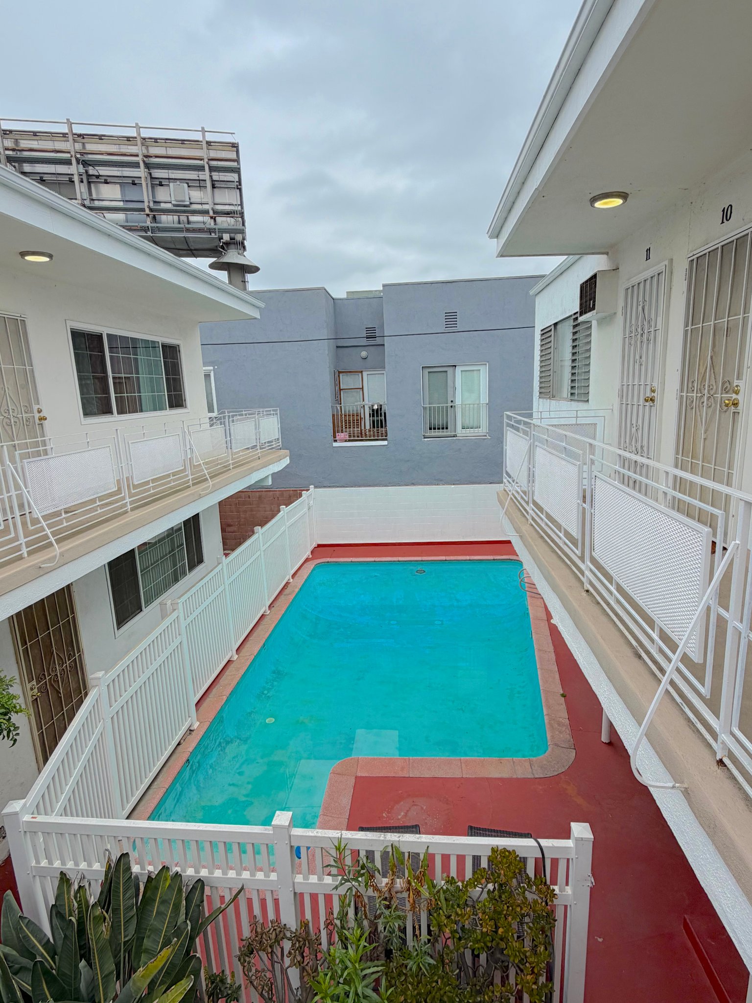 Los Angeles Apartment: 707 N Genesee Ave
