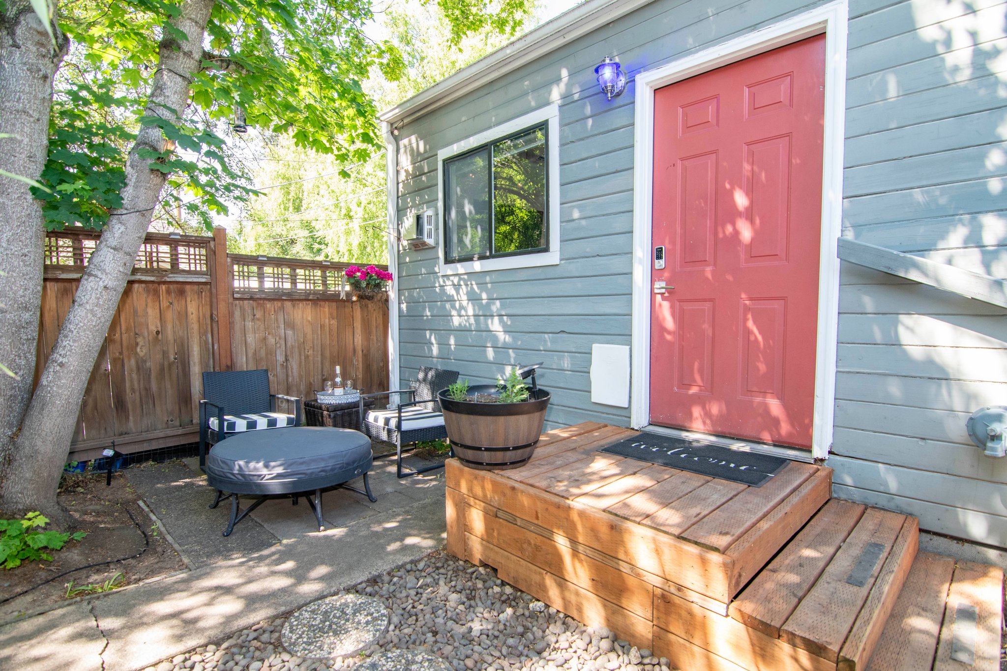 Ashland House: 673 Siskiyou