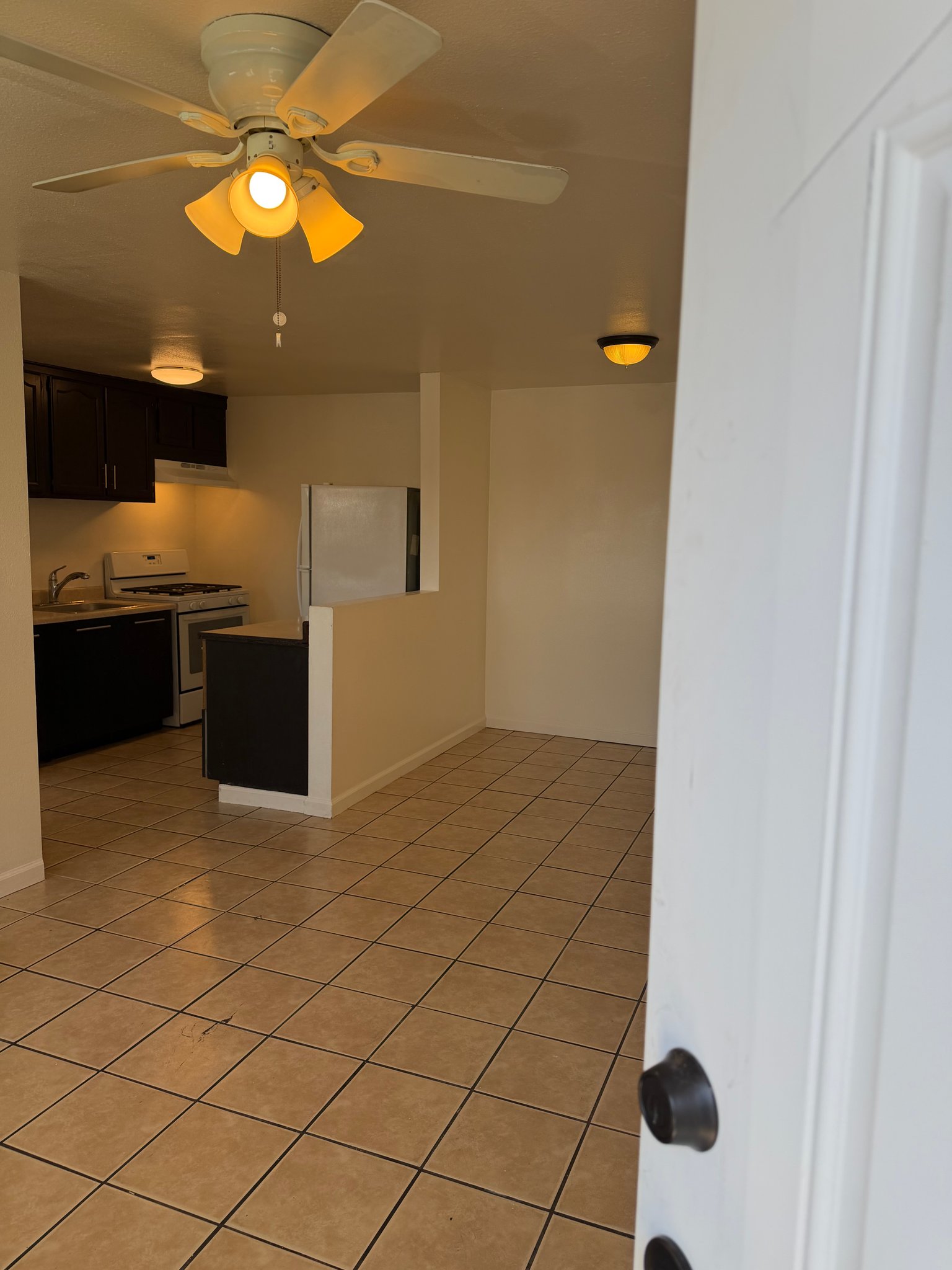 Hawthorne Apartment: 12940 S Prairie Ave