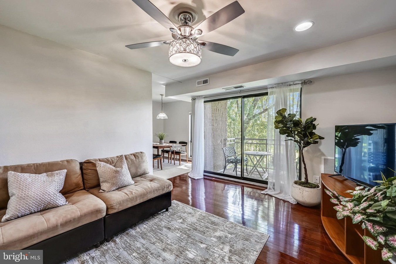 Columbia Apartment: 6089 Major Ln