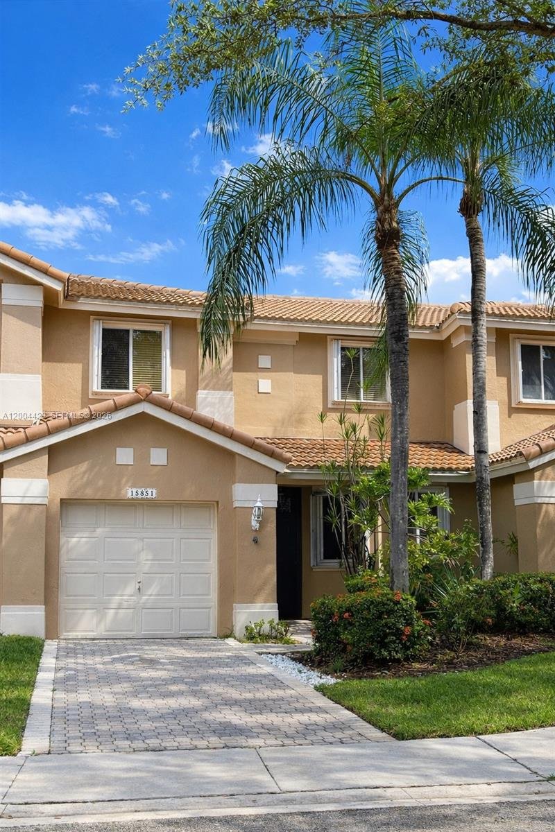 PEMBROKE PINES Townhome: 15851 SW 10th St