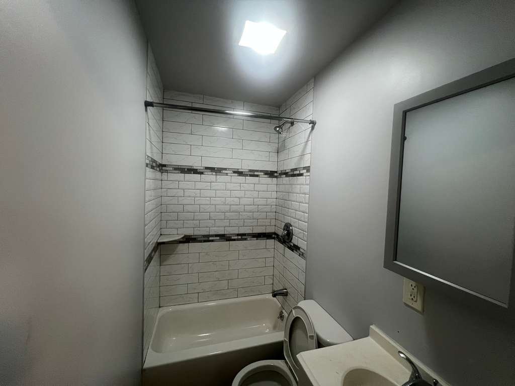 Newark Apartment: 6 Pomona Ave
