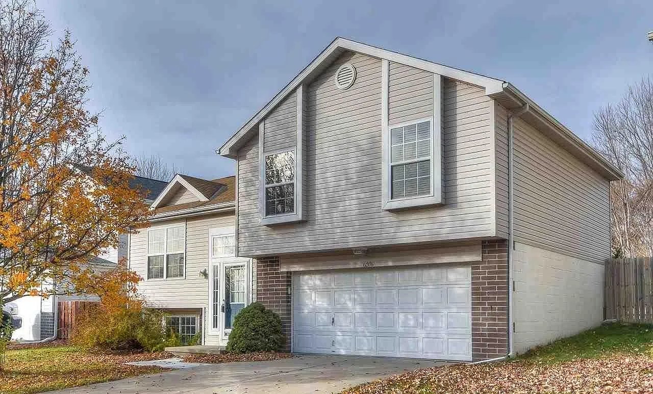 Omaha House: 6206 N 131st Ave