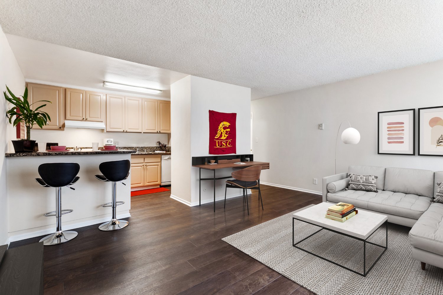 Los Angeles Apartment: 947 W 30th St