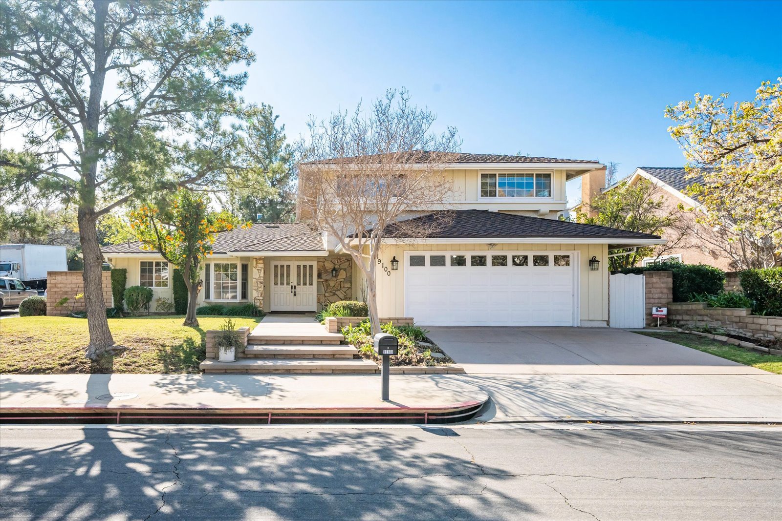 Porter Ranch House: 19100 Castlebay Lane