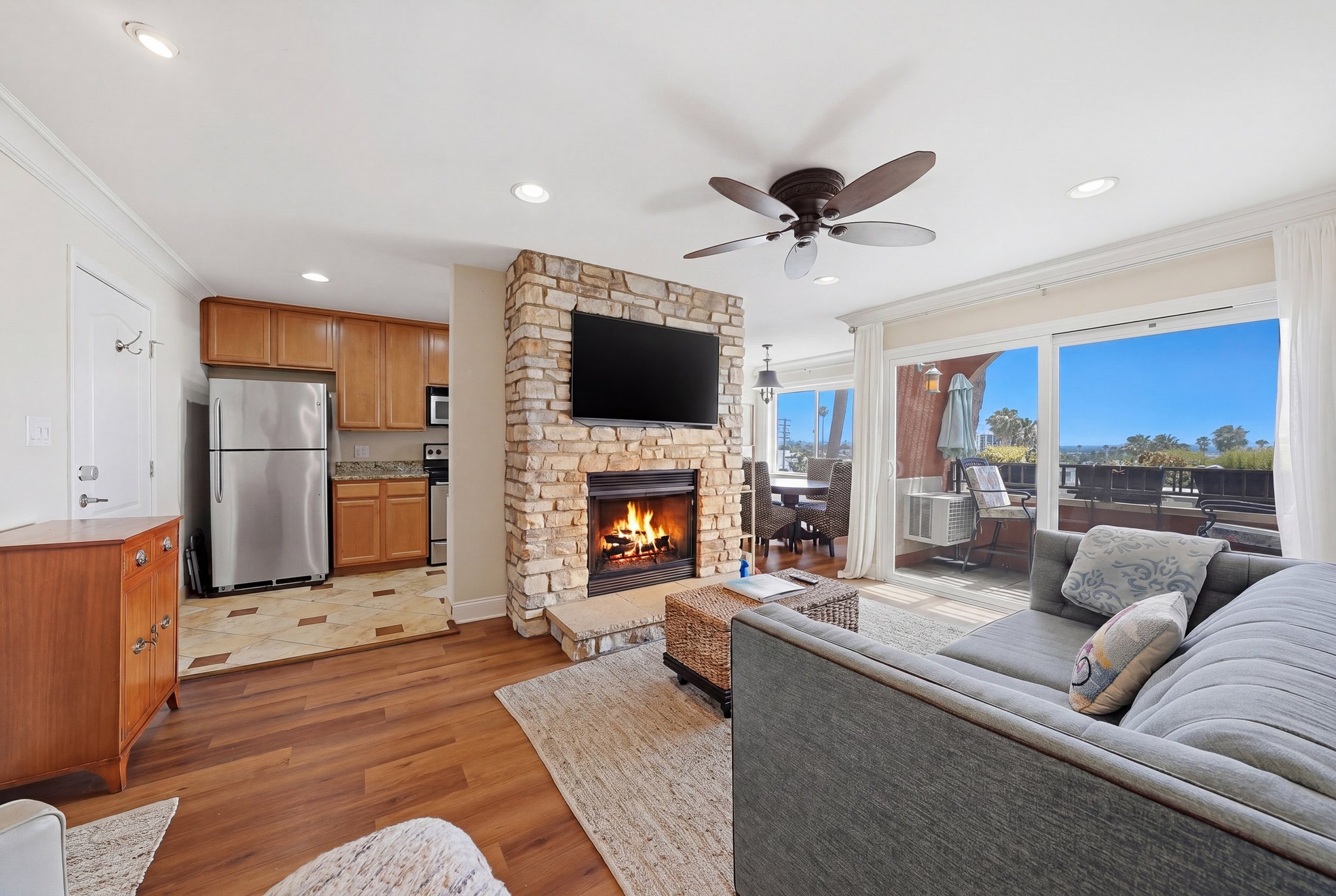 San Diego Condo: 840 Turquoise St
