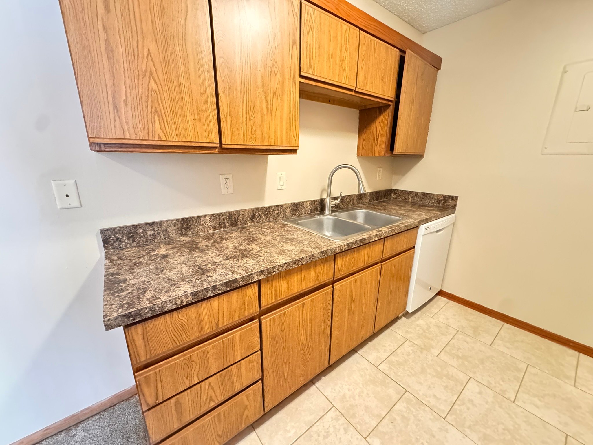 Lincoln Apartment: 5010 Emerald Dr