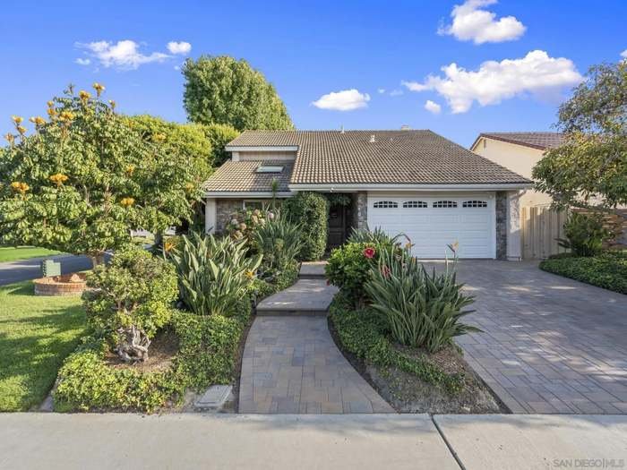 Carlsbad House: 6502 La Paloma St
