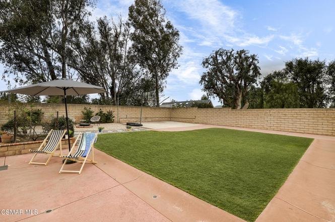 Thousand Oaks House: 11 Corinne Dr