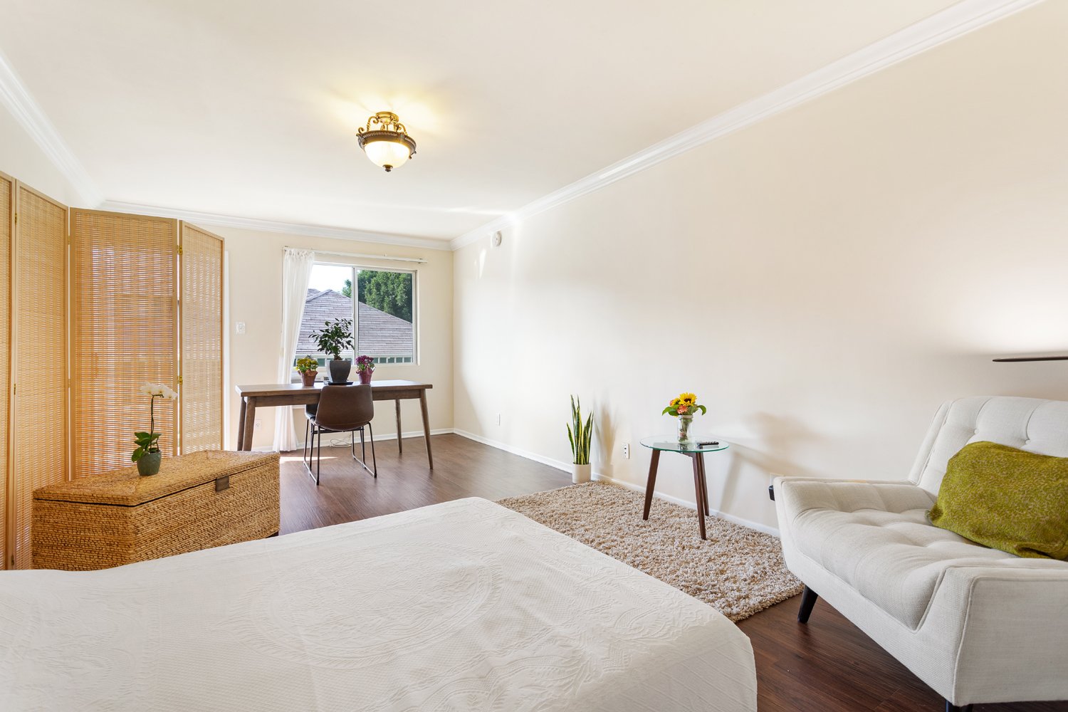 Los Angeles Apartment: 1150 W 29th St