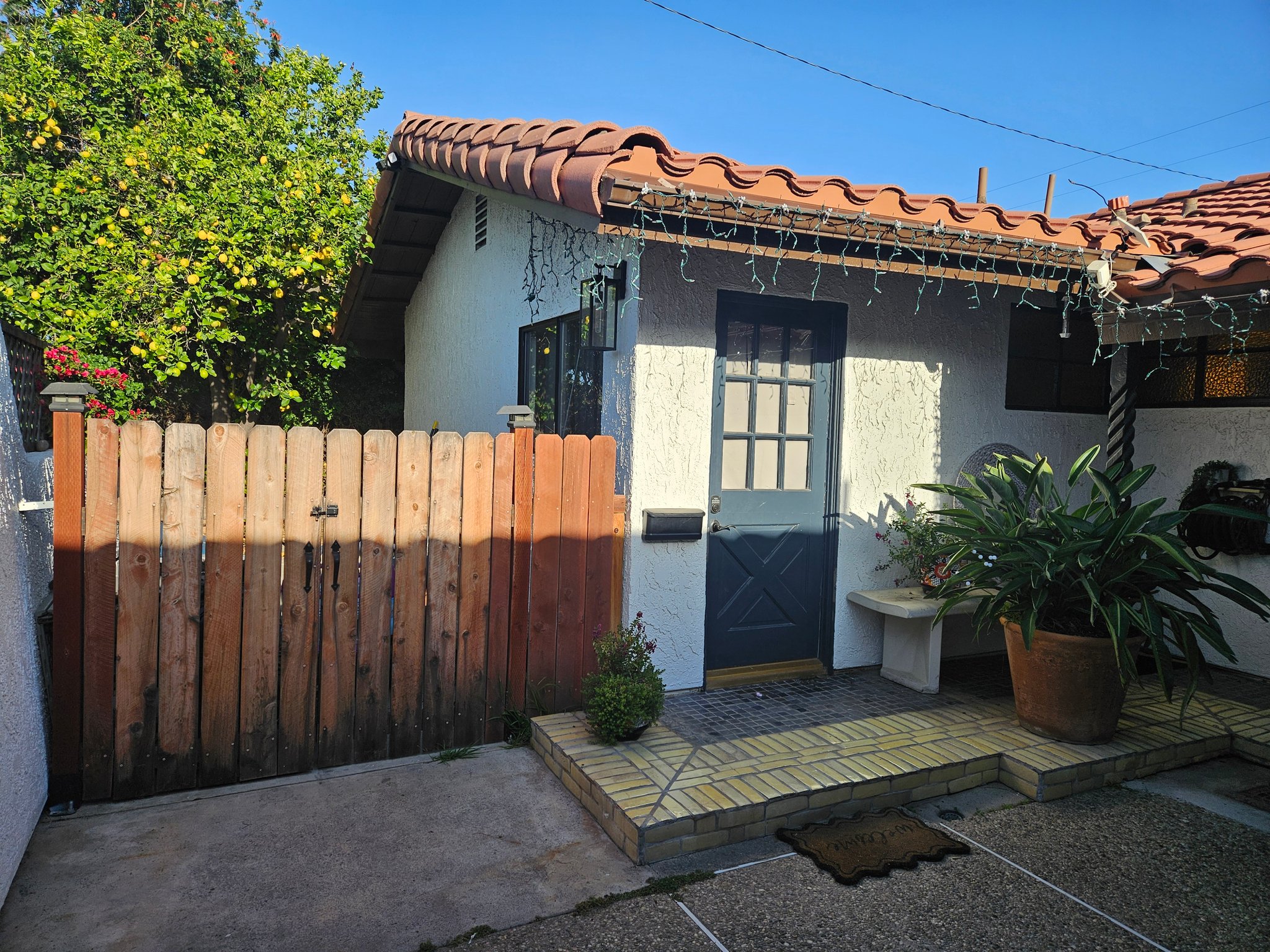 Simi Valley House: 1484 Ahart St