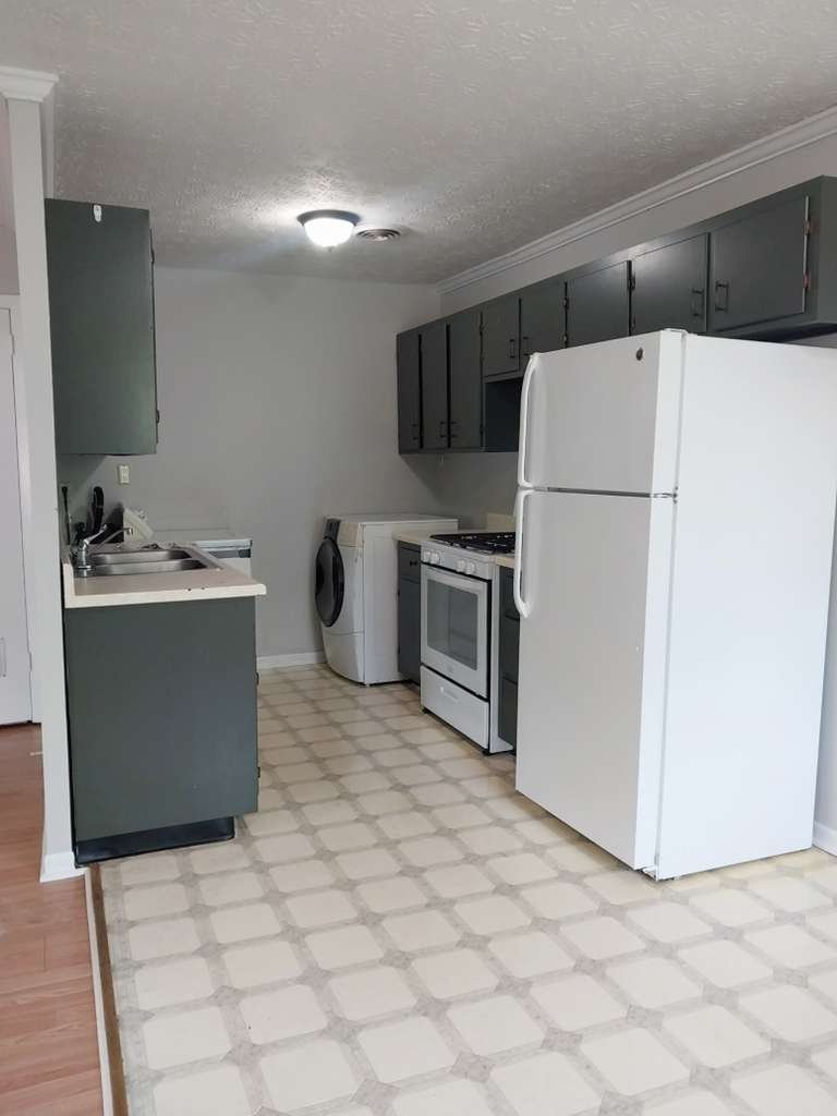 Oliver Springs Apartment: 165 Midway Dr