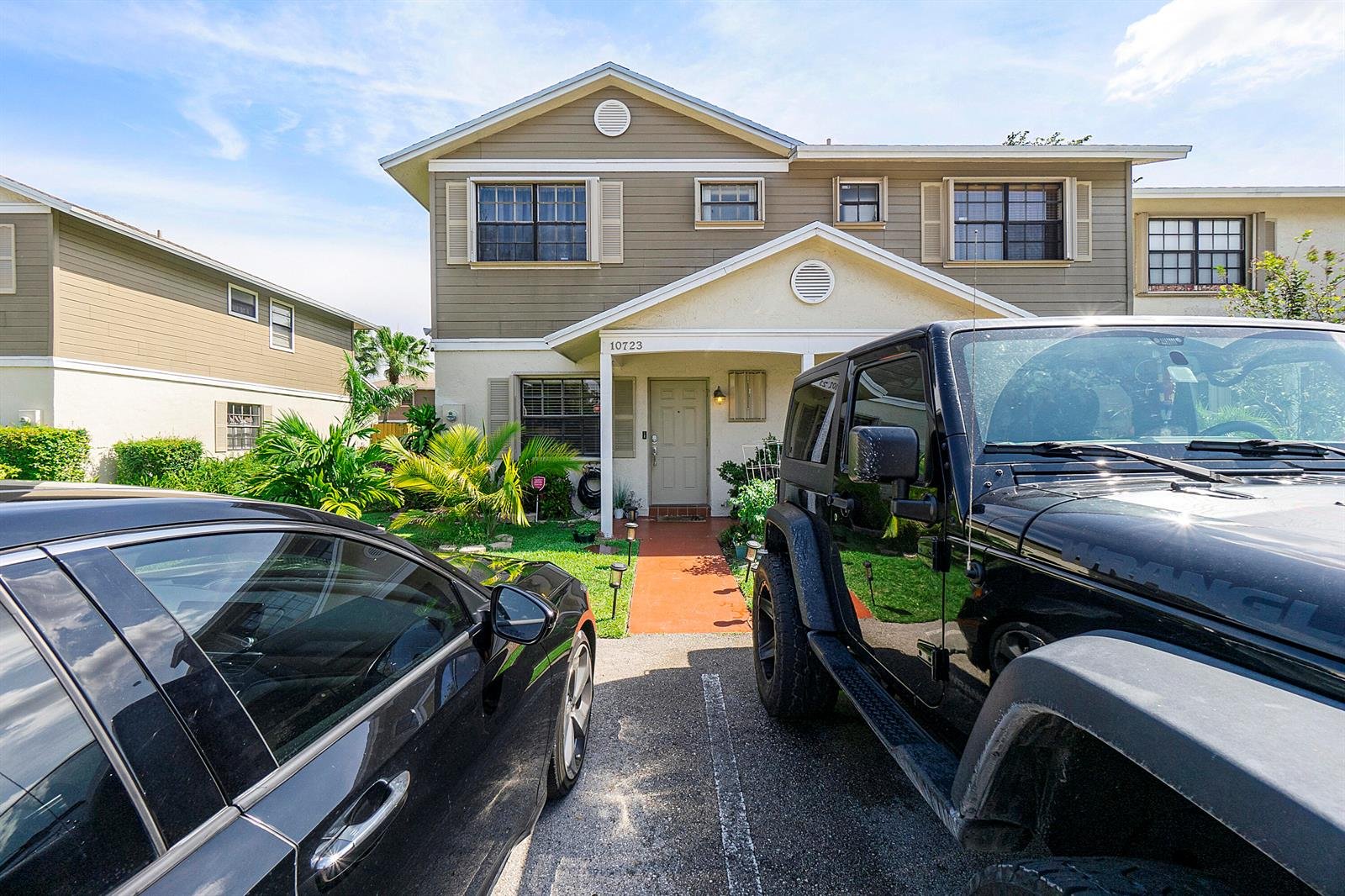 PEMBROKE PINES Townhome: 10723 NW 10th Street St