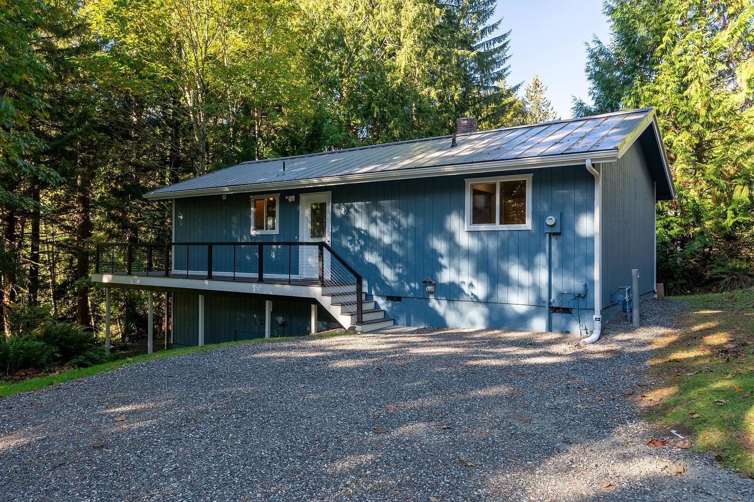 Bellingham House: 136 Windward Dr