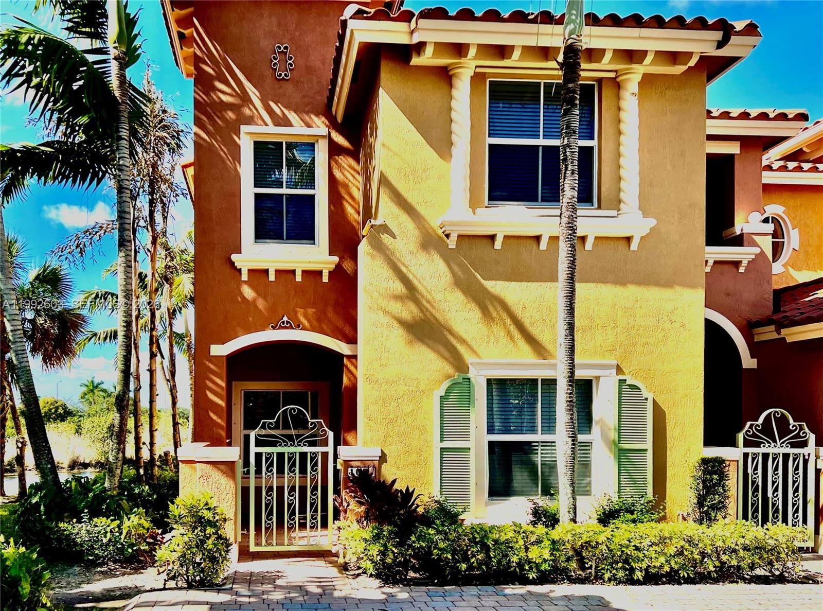 PEMBROKE PINES Townhome: 1088 SW 144th Ave