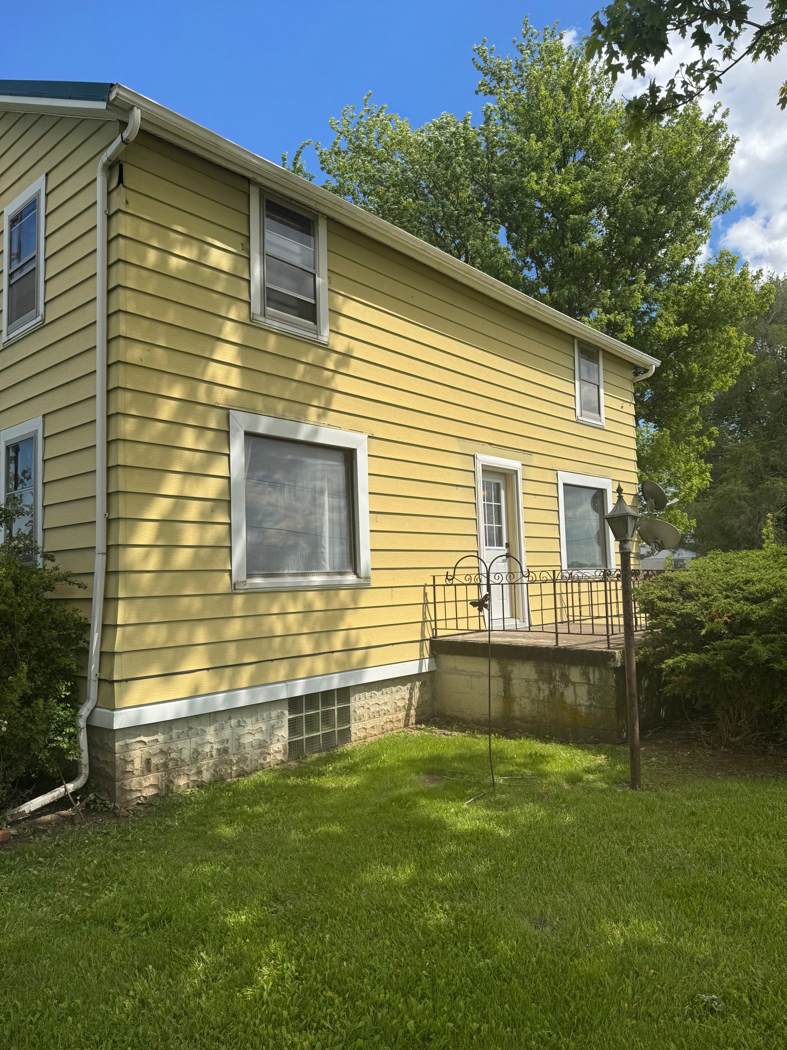 Momence House: 10530 East 1500 North Road