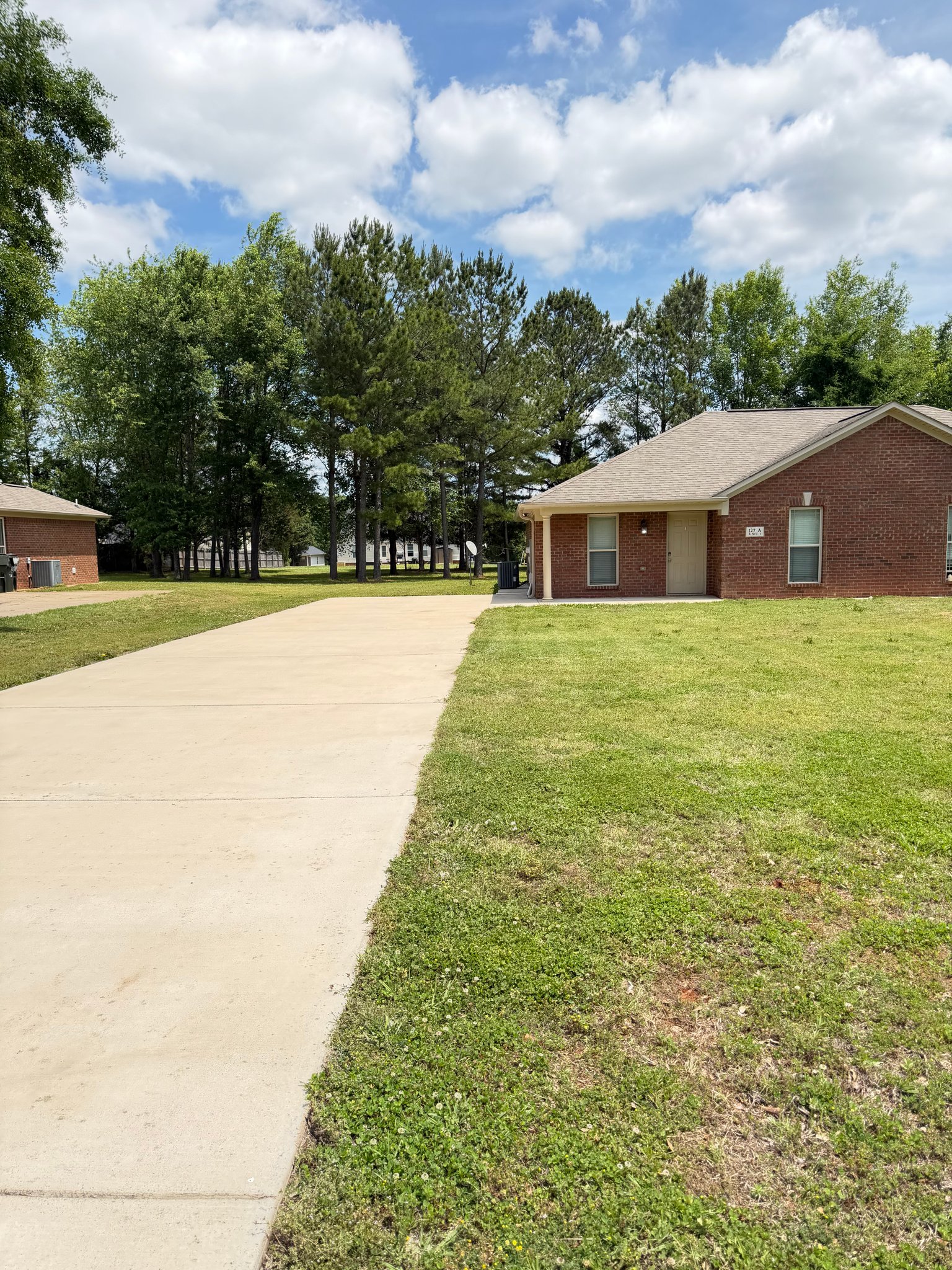 Huntsville Multiplex: 127 Hedge Ln