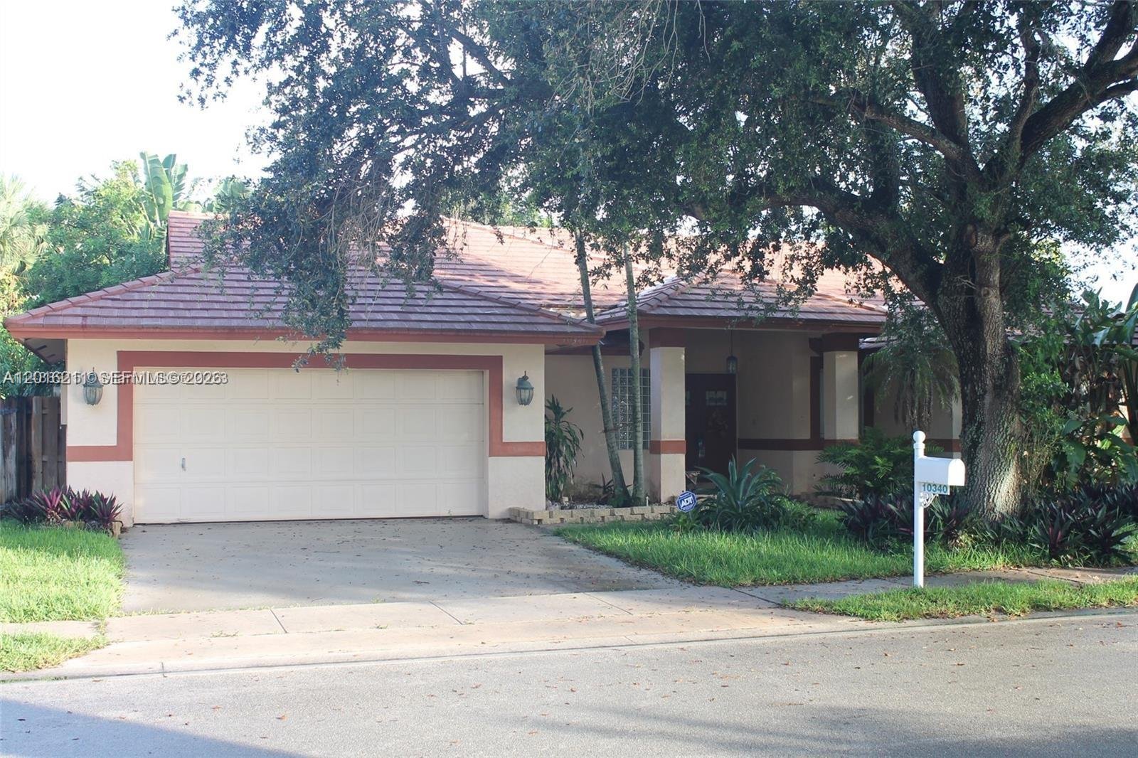 Pembroke Pines House: 10340 SW 15th St