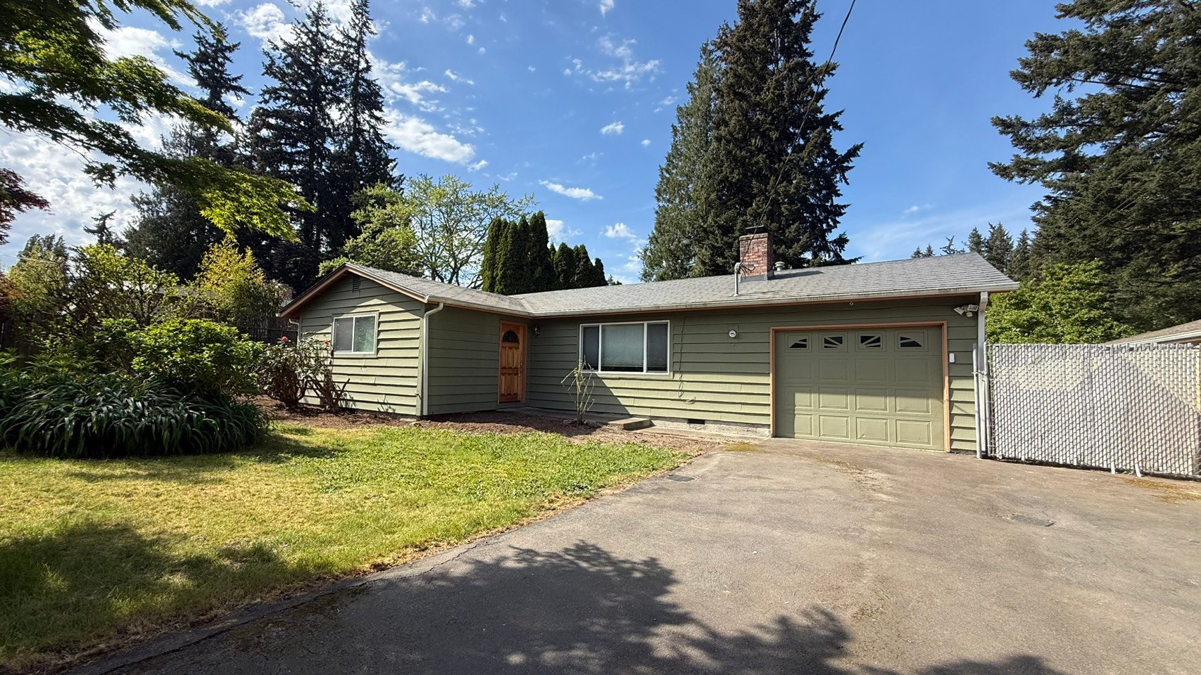 Lynnwood House: 5717 208th St SW