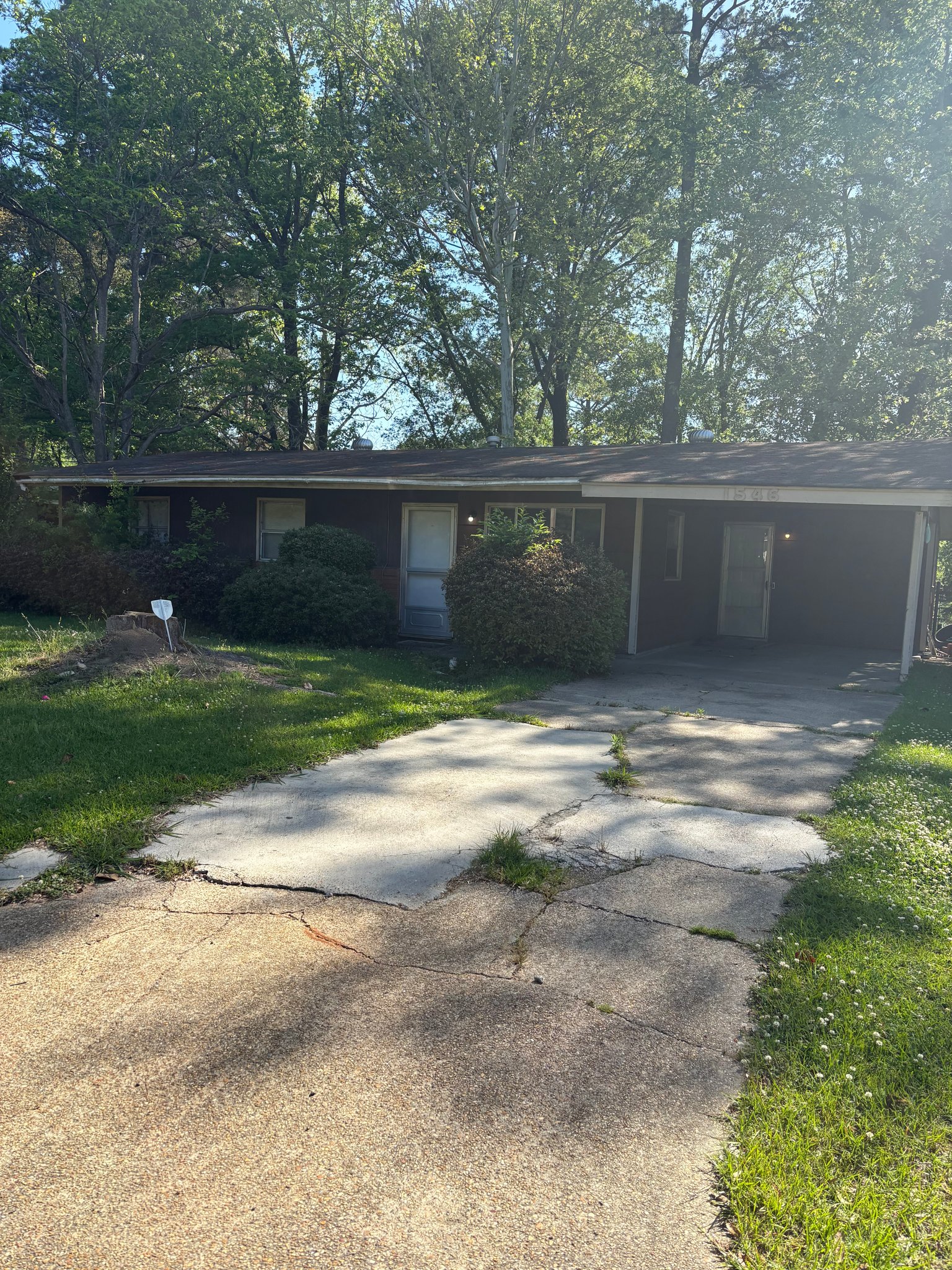 Jackson House: 1546 David Drive