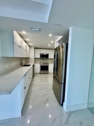 West Palm Beach Condo: 5600 N Flagler Drive 1009