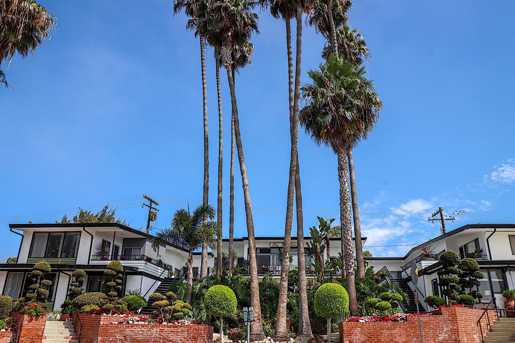 Laguna Beach Apartment: 250 Cliff Dr