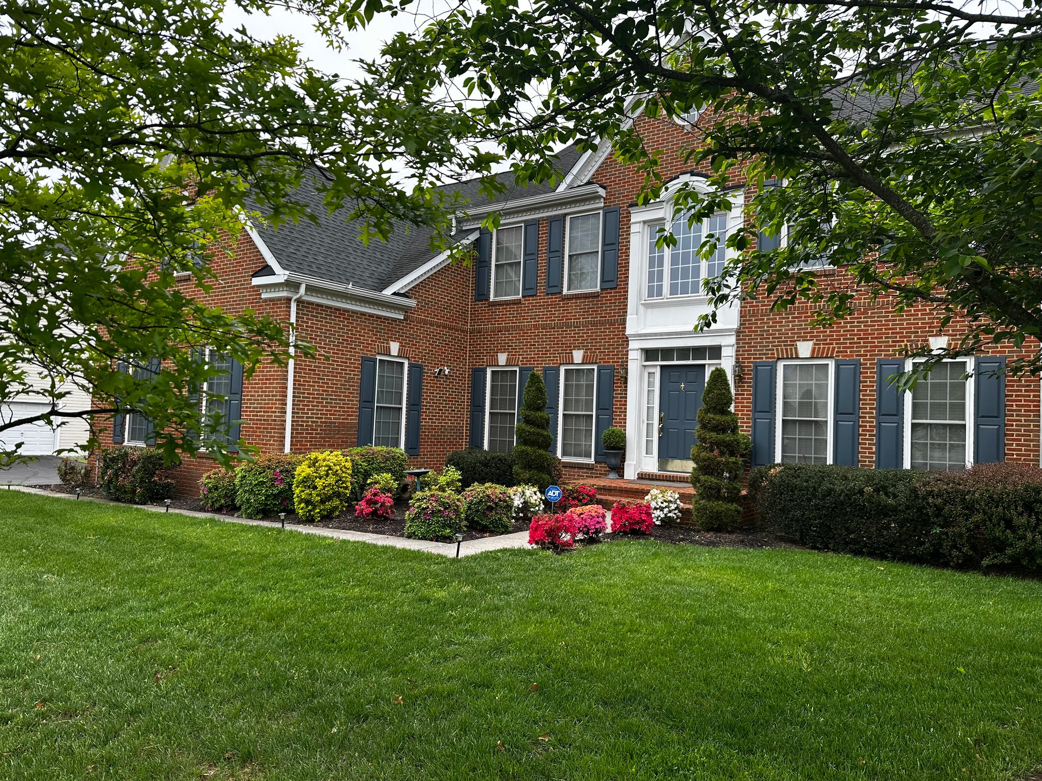 Chantilly House: 43083 Claremorris way