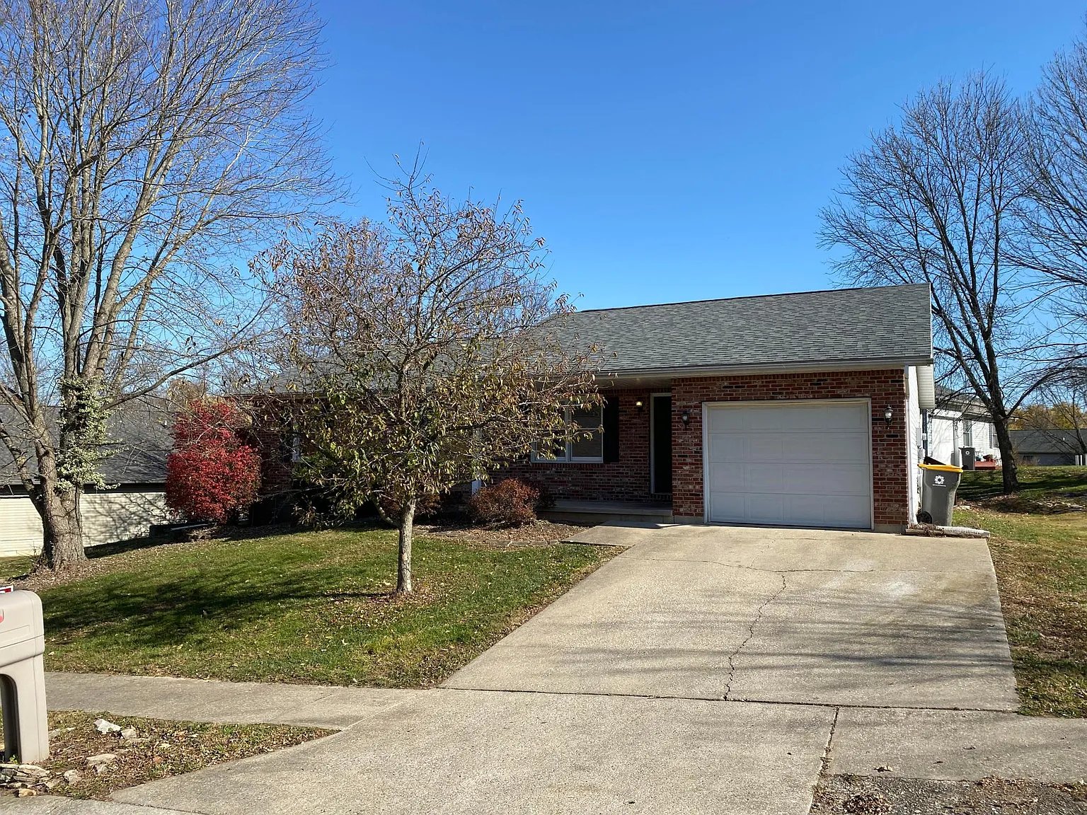 Bloomington House: 2309 S Zona Ct